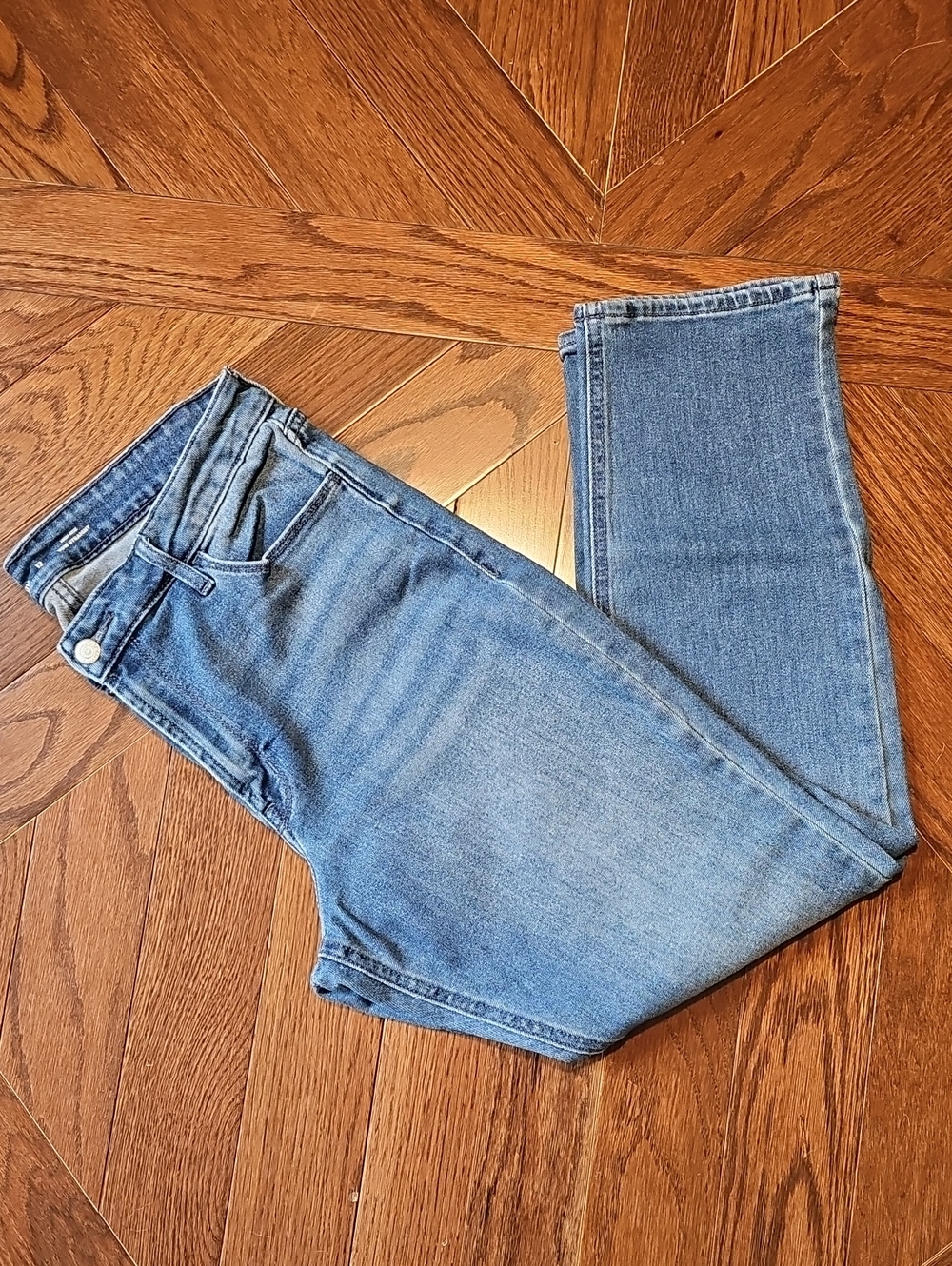 Old Navy Women’s Wow Straight Jeans in Blue Wash 12 Short